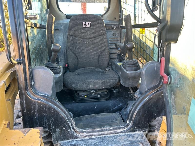 CAT 259D Lietoti riteņu kompaktiekrāvēji