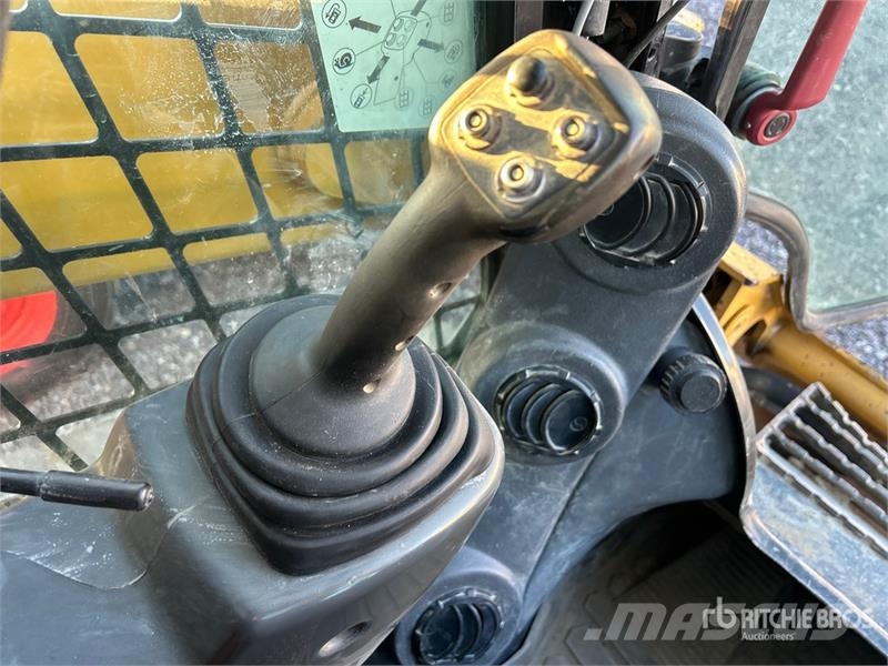 CAT 259D Lietoti riteņu kompaktiekrāvēji