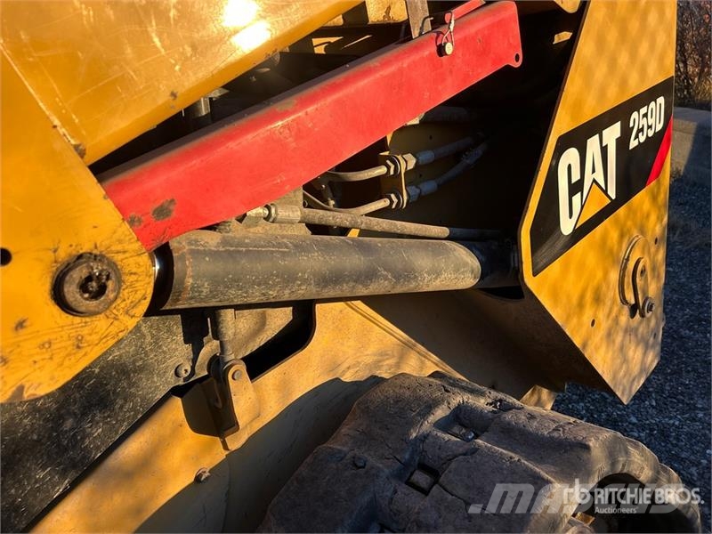 CAT 259D Lietoti riteņu kompaktiekrāvēji