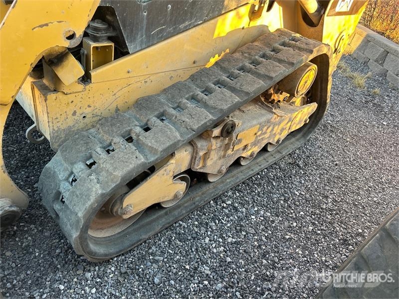 CAT 259D Lietoti riteņu kompaktiekrāvēji