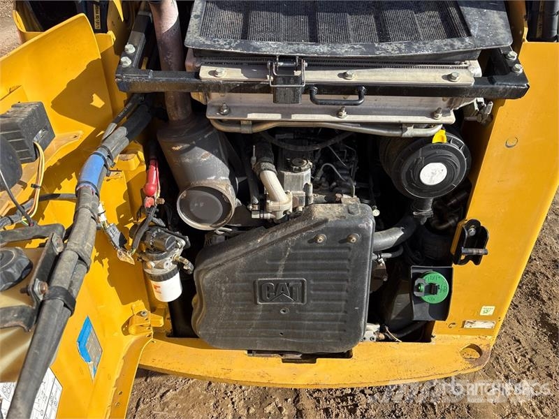 CAT 262C لوادر انزلاقية التوجيه
