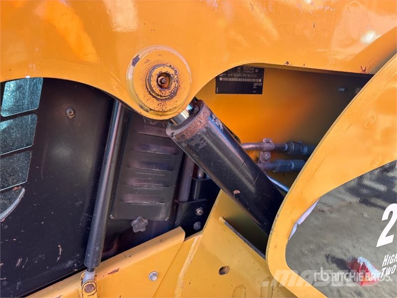 CAT 262C لوادر انزلاقية التوجيه