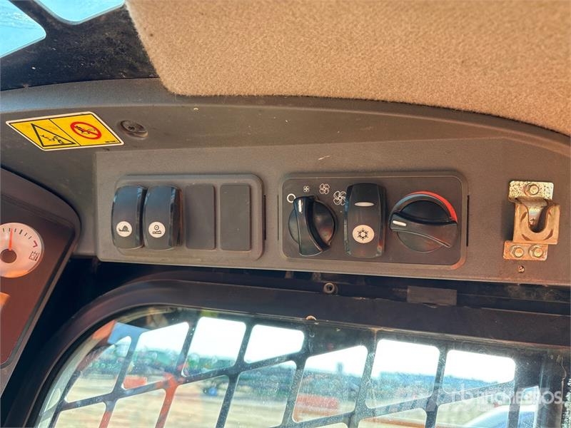 CAT 262C لوادر انزلاقية التوجيه