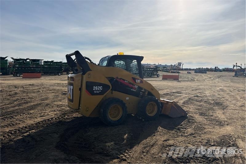 CAT 262C لوادر انزلاقية التوجيه
