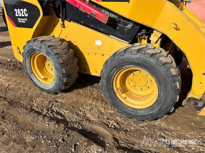 CAT 262C لوادر انزلاقية التوجيه