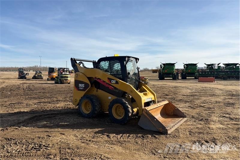 CAT 262C لوادر انزلاقية التوجيه