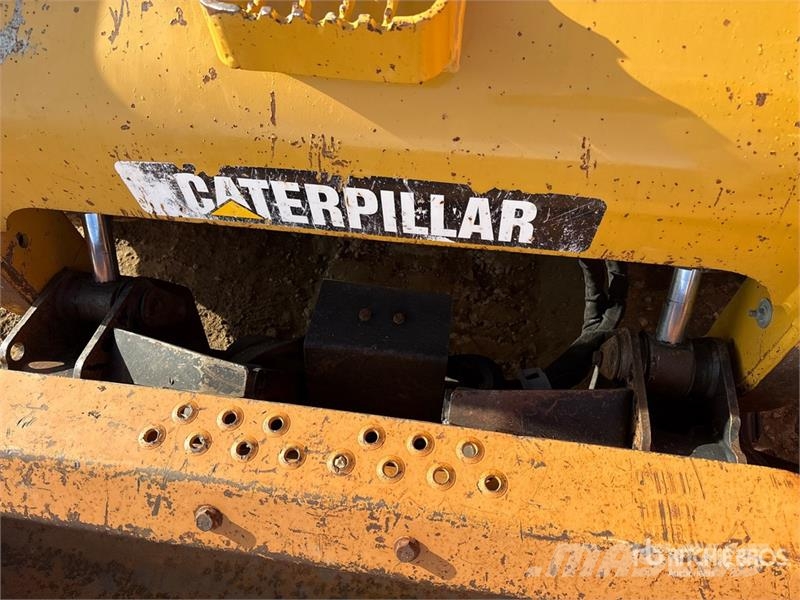CAT 262C لوادر انزلاقية التوجيه