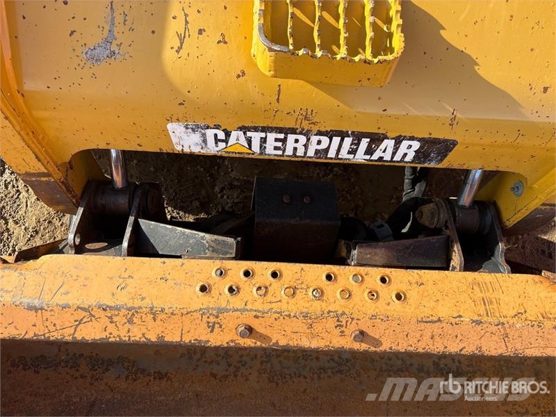 CAT 262C لوادر انزلاقية التوجيه