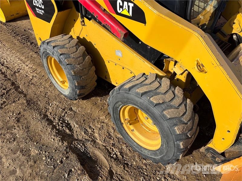 CAT 262C لوادر انزلاقية التوجيه