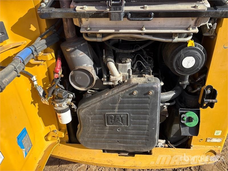 CAT 262C لوادر انزلاقية التوجيه