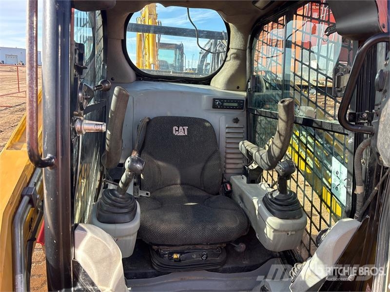 CAT 262C لوادر انزلاقية التوجيه