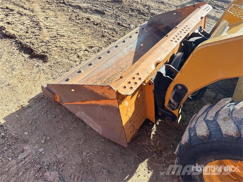 CAT 262C لوادر انزلاقية التوجيه