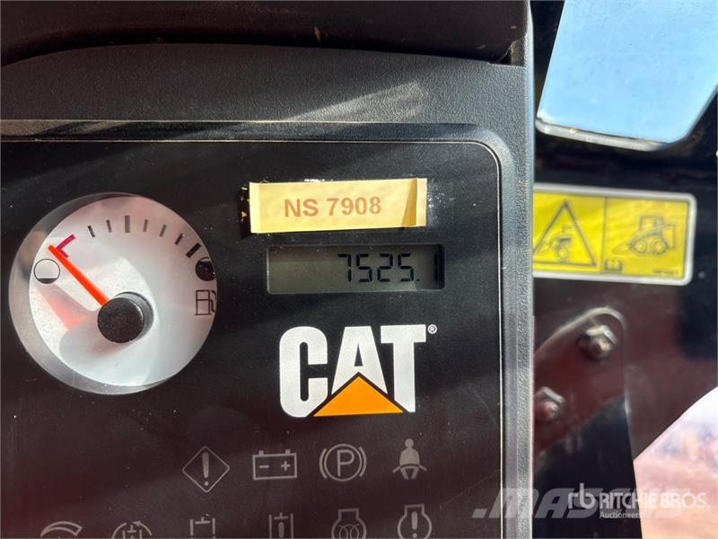 CAT 262C لوادر انزلاقية التوجيه
