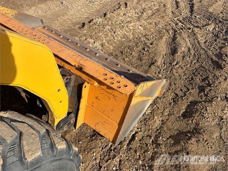 CAT 262C لوادر انزلاقية التوجيه