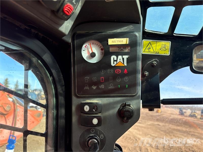 CAT 262C لوادر انزلاقية التوجيه