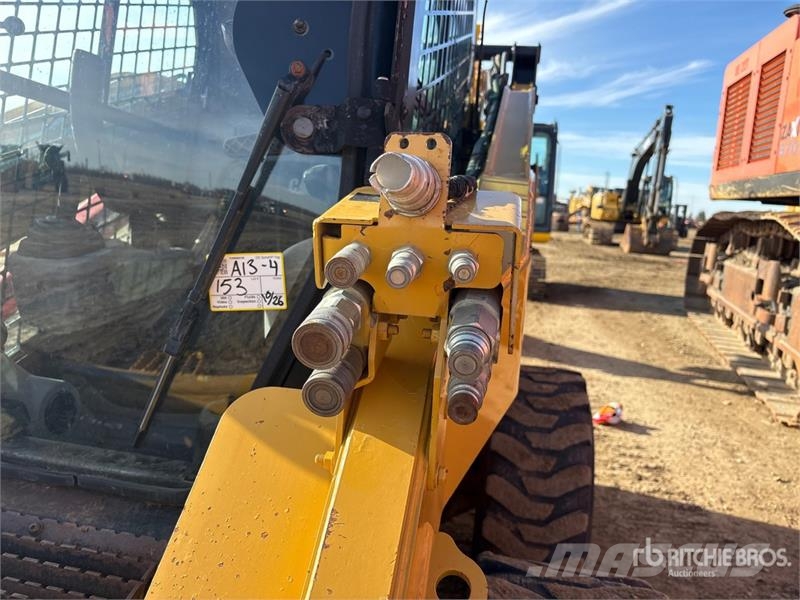 CAT 262C لوادر انزلاقية التوجيه
