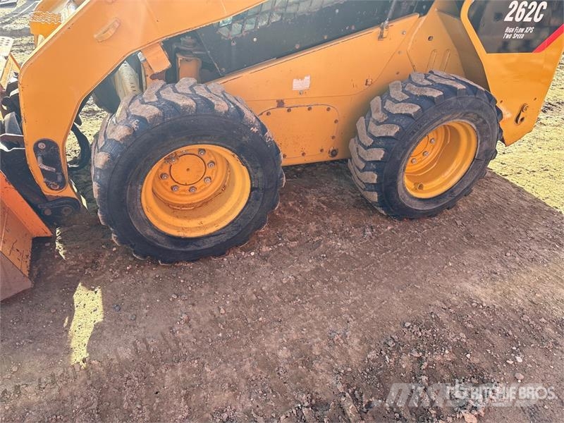 CAT 262C لوادر انزلاقية التوجيه