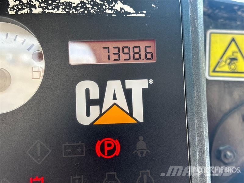 CAT 279C لوادر انزلاقية التوجيه