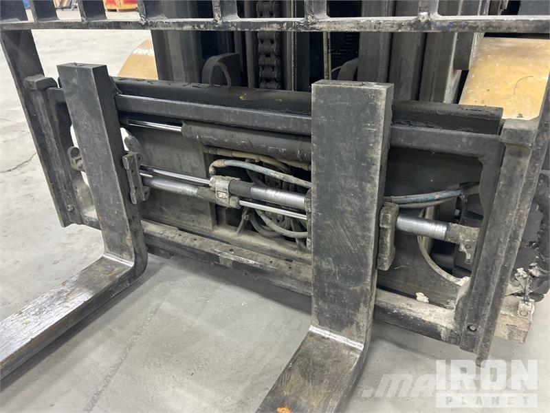CAT 2EPC5000 5620 lb Electric Forklift Электропогрузчики