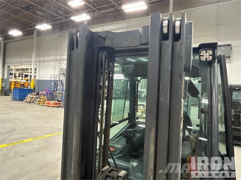 CAT 2EPC5000 5620 lb Electric Forklift Электропогрузчики