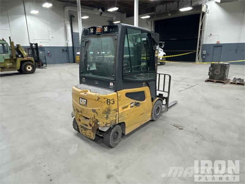CAT 2EPC5000 5620 lb Electric Forklift Электропогрузчики