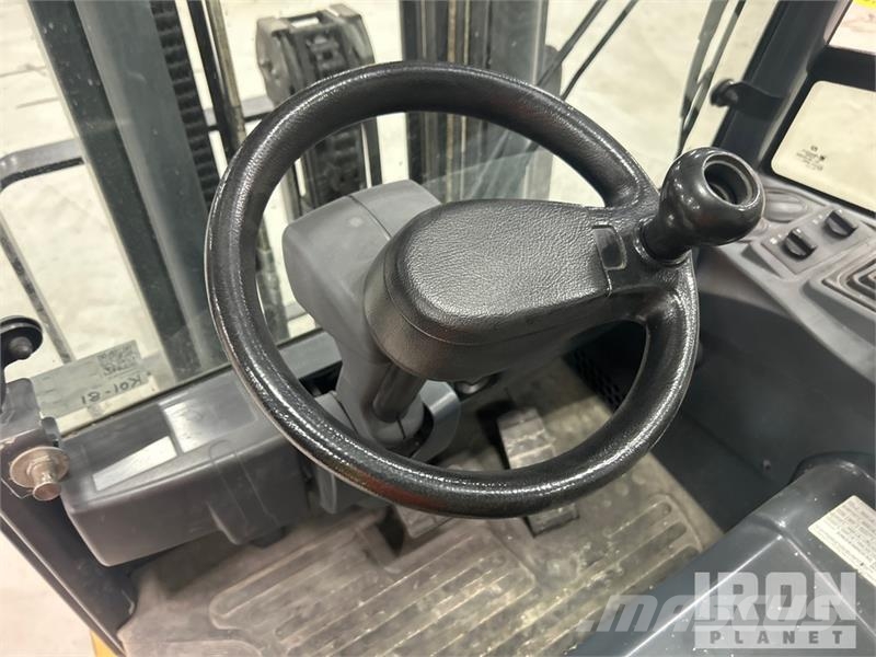 CAT 2EPC5000 5620 lb Electric Forklift Электропогрузчики