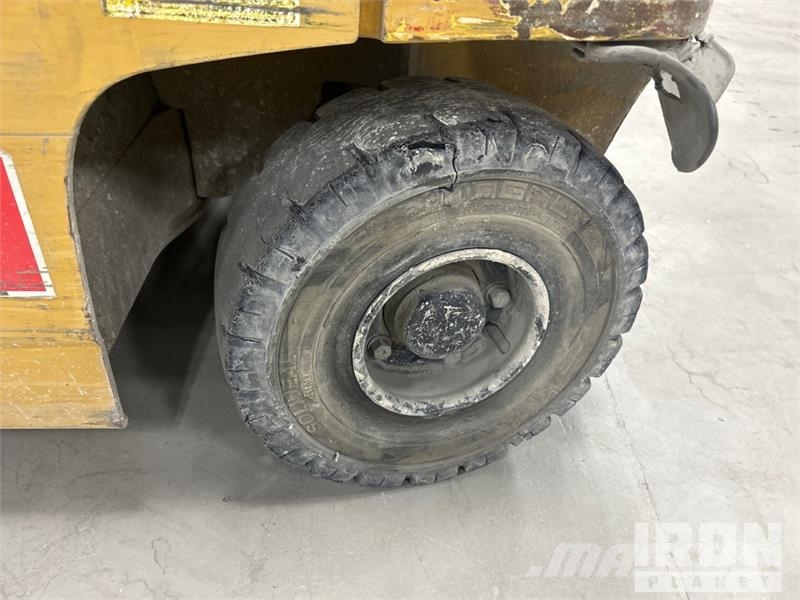 CAT 2EPC5000 5620 lb Electric Forklift Электропогрузчики