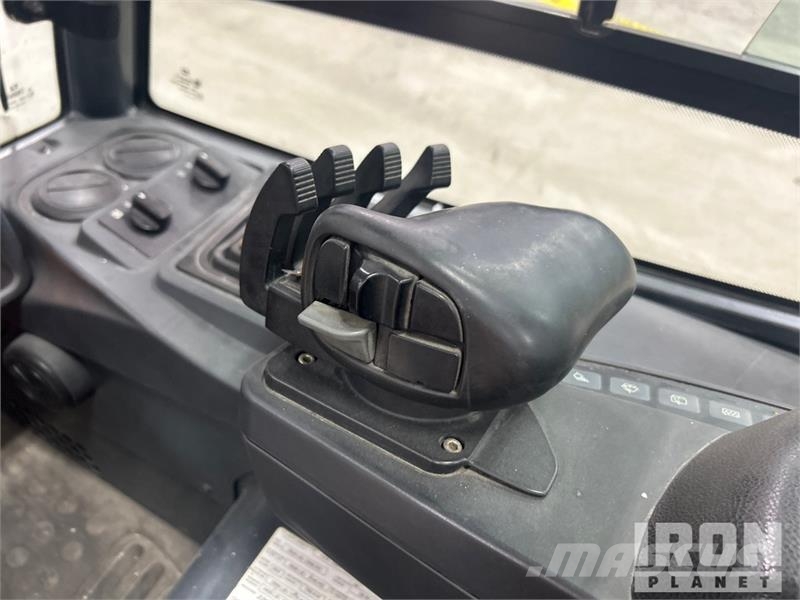 CAT 2EPC5000 5620 lb Electric Forklift Электропогрузчики