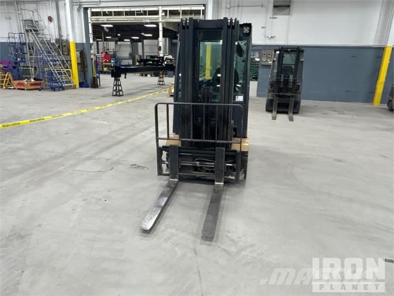 CAT 2EPC5000 5620 lb Electric Forklift Электропогрузчики