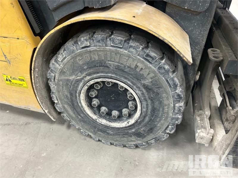 CAT 2EPC5000 5620 lb Electric Forklift Электропогрузчики