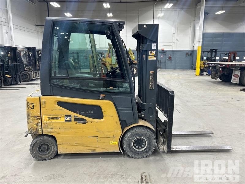 CAT 2EPC5000 5620 lb Electric Forklift Электропогрузчики
