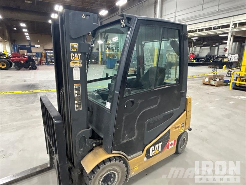 CAT 2EPC5000 5620 lb Electric Forklift Электропогрузчики