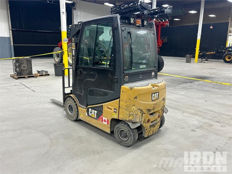 CAT 2EPC5000 5620 lb Electric Forklift Электропогрузчики