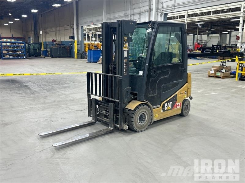 CAT 2EPC5000 5620 lb Electric Forklift Электропогрузчики
