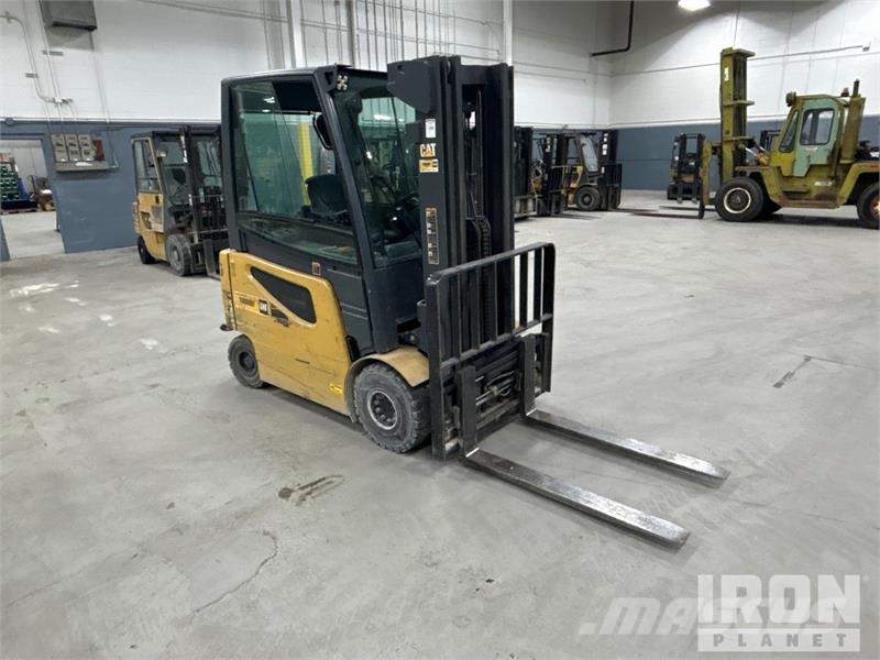 CAT 2EPC5000 5620 lb Electric Forklift Электропогрузчики