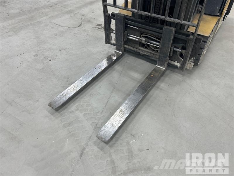 CAT 2EPC5000 5620 lb Electric Forklift Электропогрузчики