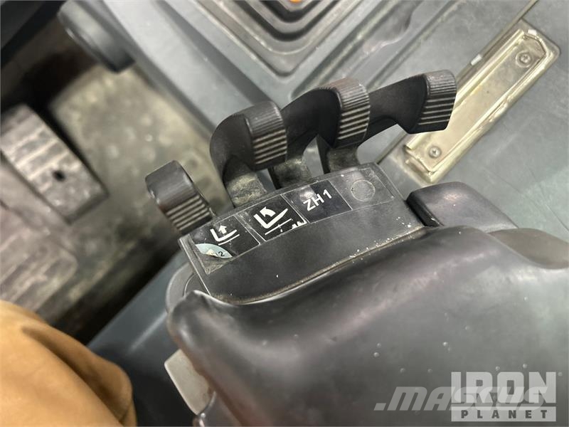 CAT 2EPC5000 5620 lb Electric Forklift Электропогрузчики
