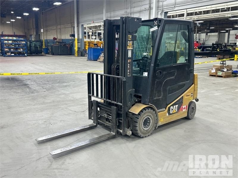 CAT 2EPC5000 5620 lb Electric Forklift Электропогрузчики
