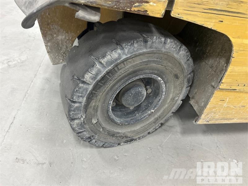 CAT 2EPC5000 5620 lb Electric Forklift Электропогрузчики