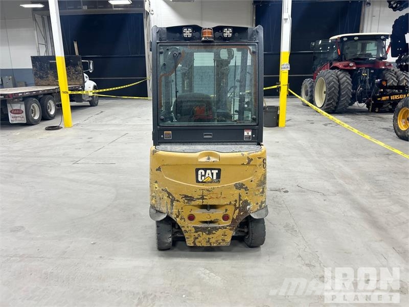 CAT 2EPC5000 5620 lb Electric Forklift Электропогрузчики
