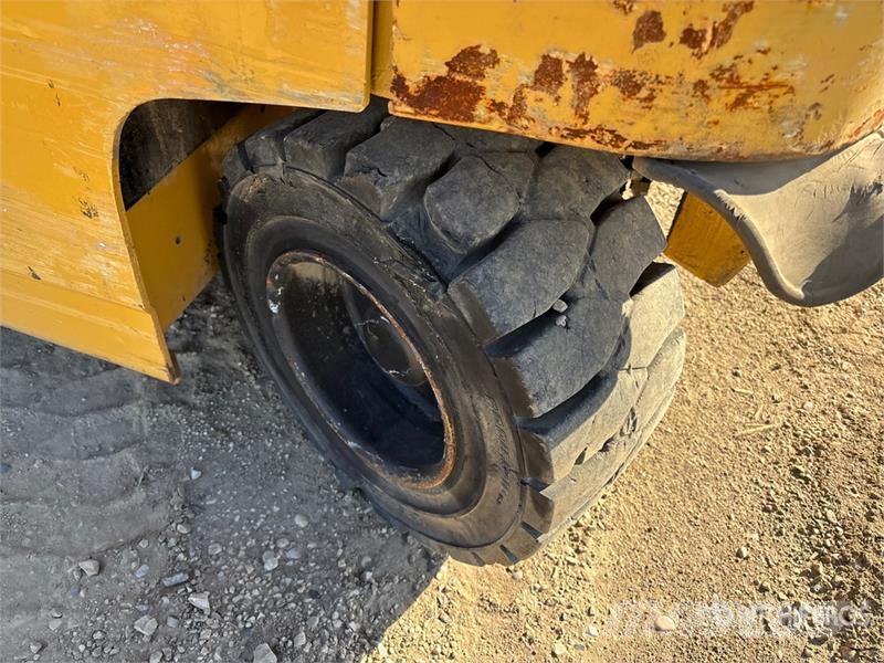 CAT 2EPC6000 6000 lb Electric Forklift Wózki elektryczne
