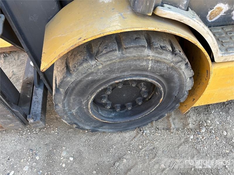 CAT 2EPC6000 6000 lb Electric Forklift Wózki elektryczne