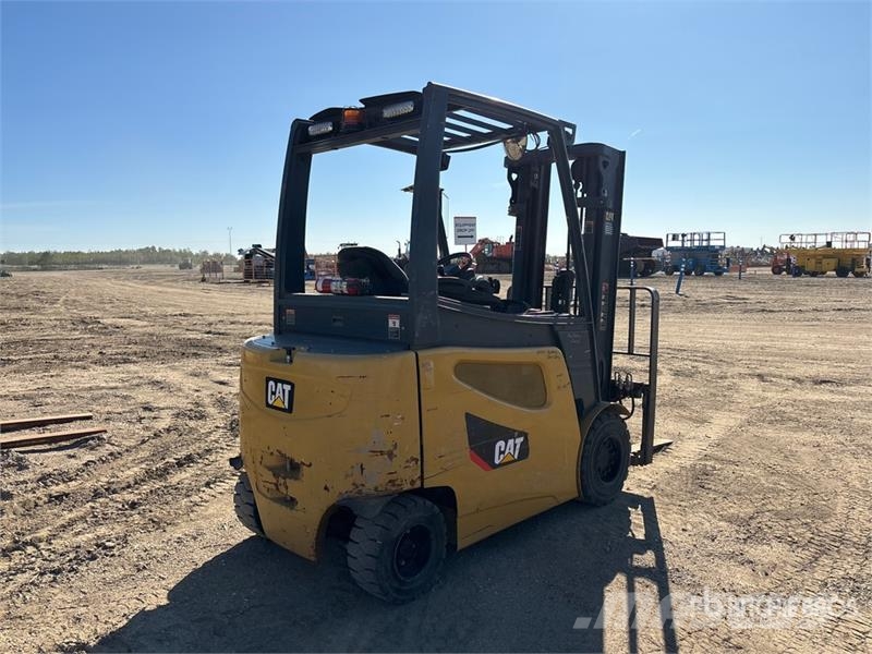 CAT 2EPC6000 6000 lb Electric Forklift Wózki elektryczne