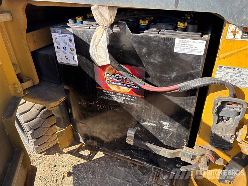CAT 2EPC6000 6000 lb Electric Forklift Wózki elektryczne