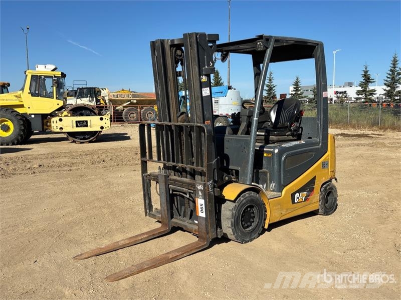 CAT 2EPC6000 6000 lb Electric Forklift Wózki elektryczne