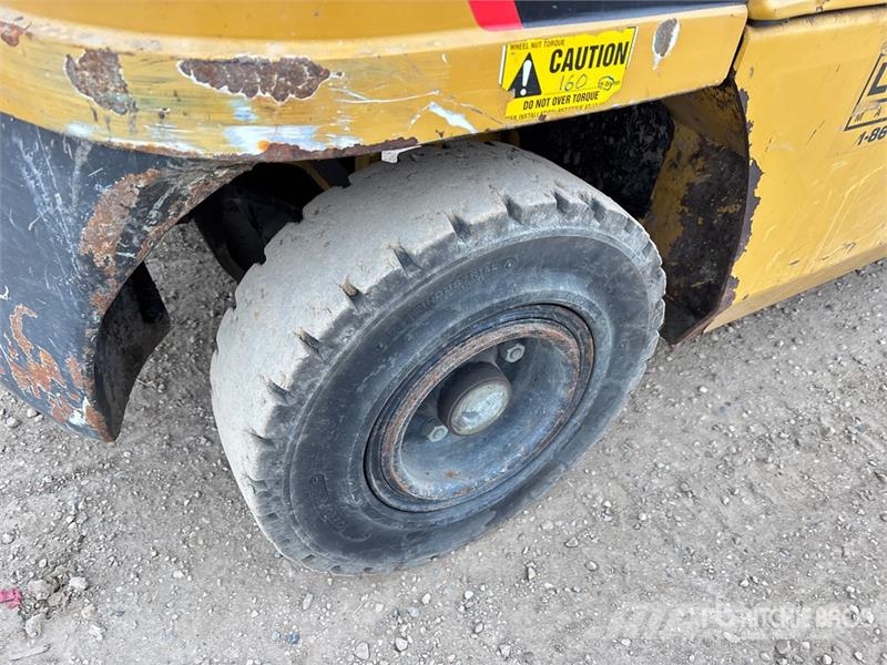 CAT 2PD6000 5500 lb Forklift Kahveltõstukid - muud