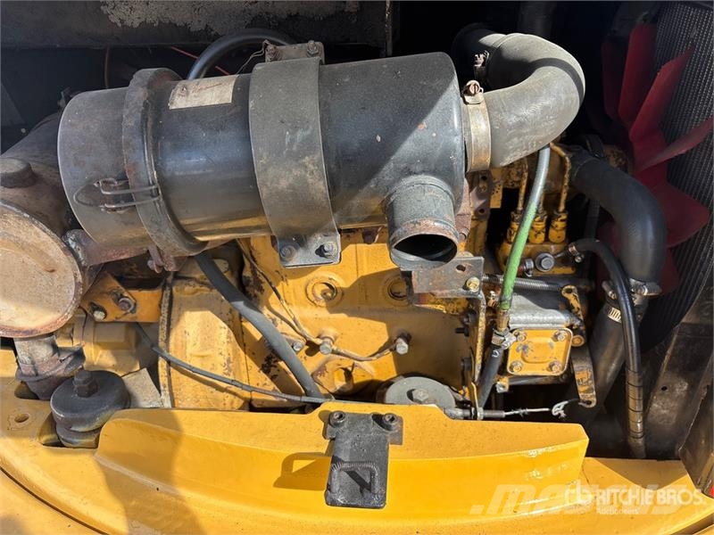 CAT 303 CR Mini Excavator 小型挖土機/掘鑿機<7t(小型挖掘機)