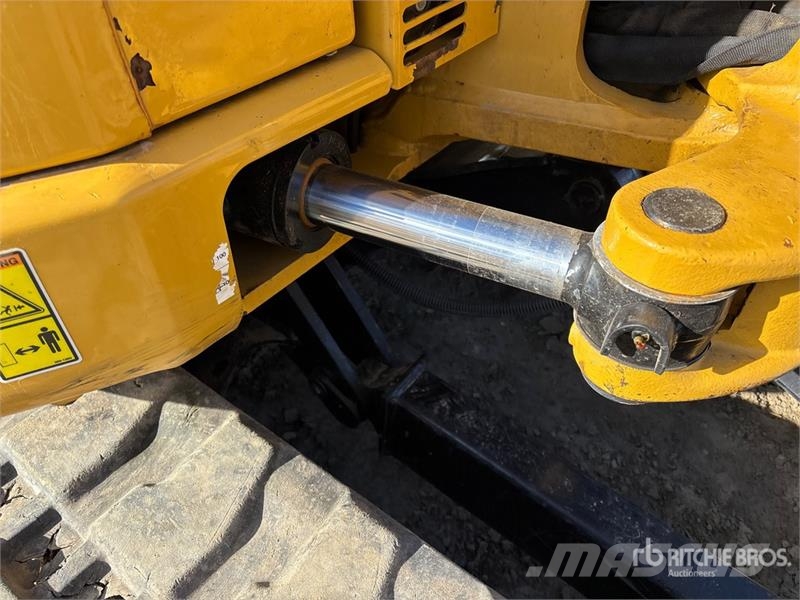 CAT 305E2 CR Mini Excavator Mini kotrók < 7t