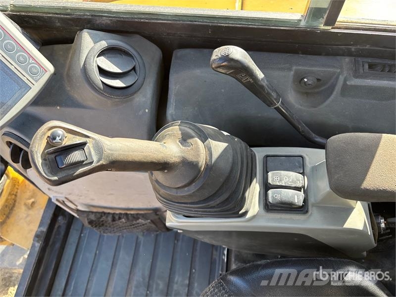 CAT 305E2 CR Mini Excavator Mini kotrók < 7t