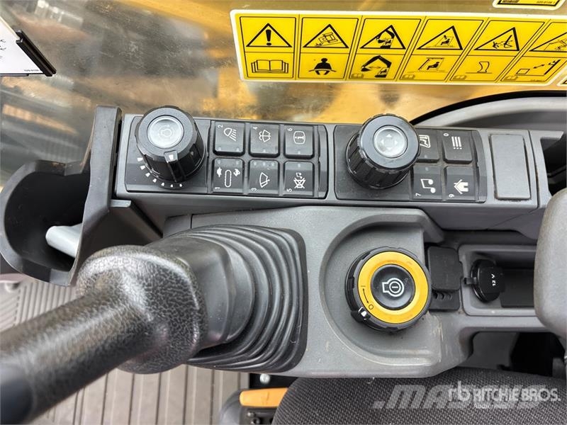 CAT 320 Tracked Excavator Kāpurķēžu ekskavatori